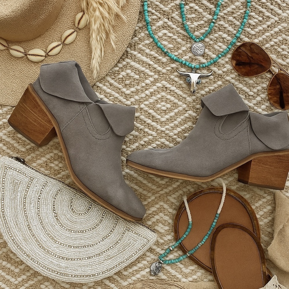 BP. Brice Notched Suede Leather Booties ❤️